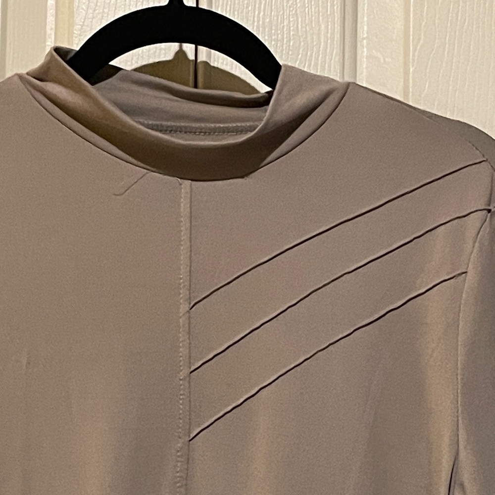 NWOT mock neck long sleeve shirt with pleated detail - Picture 3 of 4